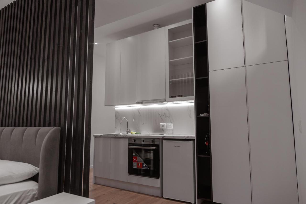 Britney'S Apartments Тирана Экстерьер фото
