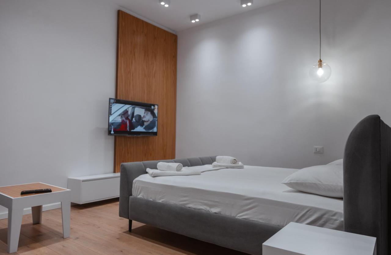 Britney'S Apartments Тирана Экстерьер фото